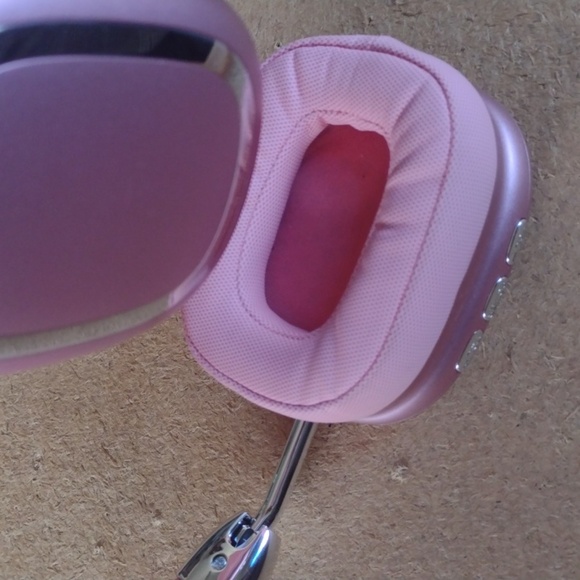 Pink Overear wireless Bluetooth Headphones NWOT - Picture 2 of 3
